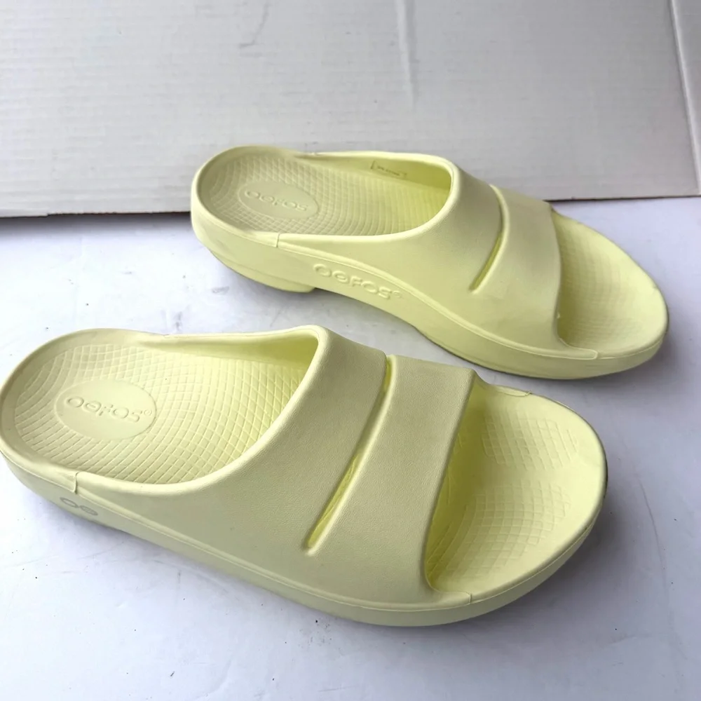 OOFOS OOahh Slide‎ Yellow Recovery Slide Comfort Sandals W8 M6